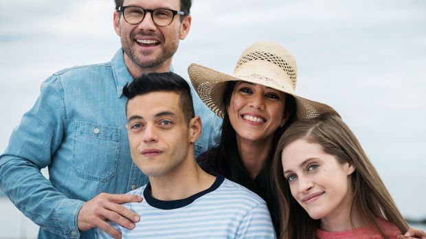 robot_s2_ep6_familyshot